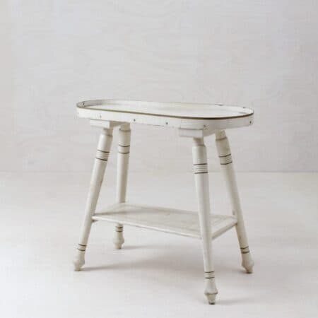 Side Table Gustava | Our historical baby bath table unfortunately no longer has a bath. It can now be used wonderfully as a unique side table. Stylishly staged and decorated with a small bouquet, the Gustava side table becomes a real eye-catcher. | gotvintage Rental & Event Design