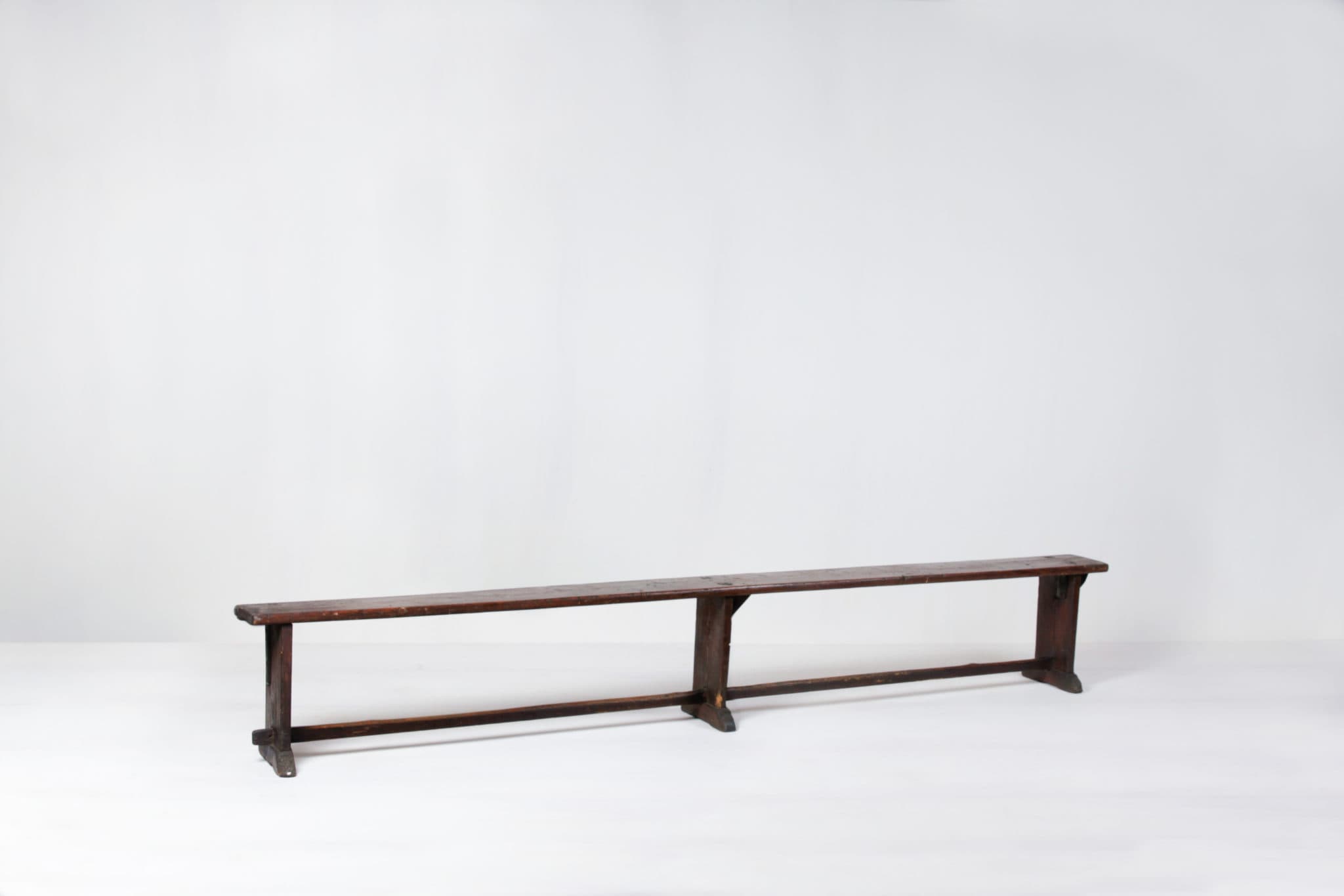 Vermietung von Holzmöbeln und Traubänken