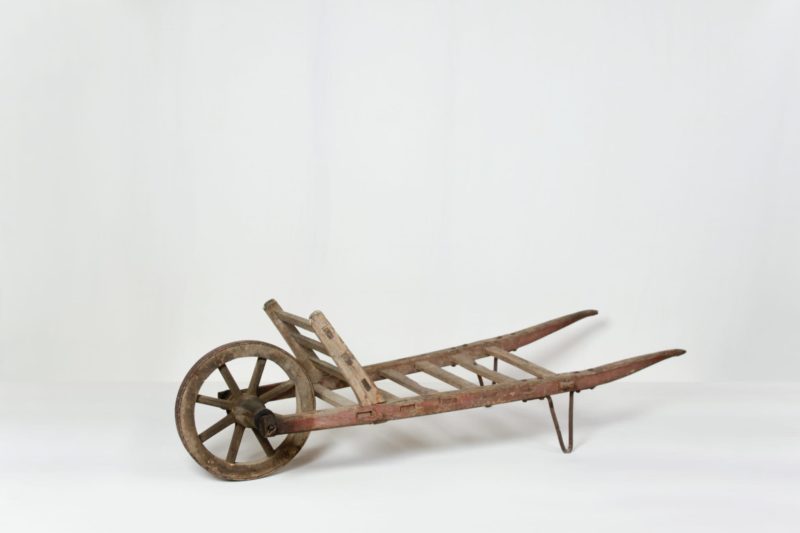 Wooden Wheelbarrow Elvio | |