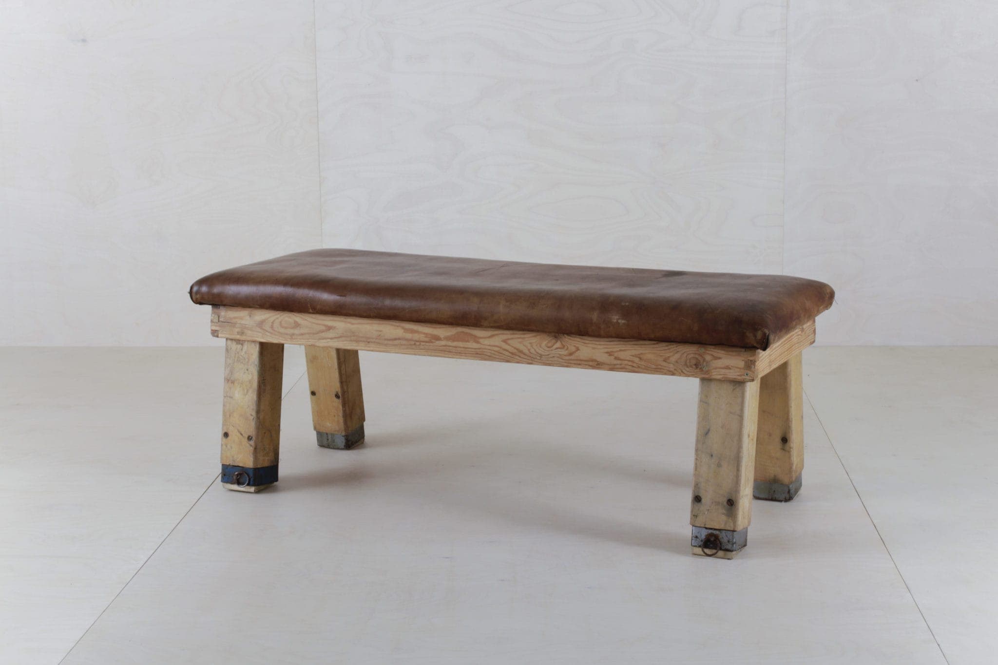 Verleih von Vintage Lederbänken