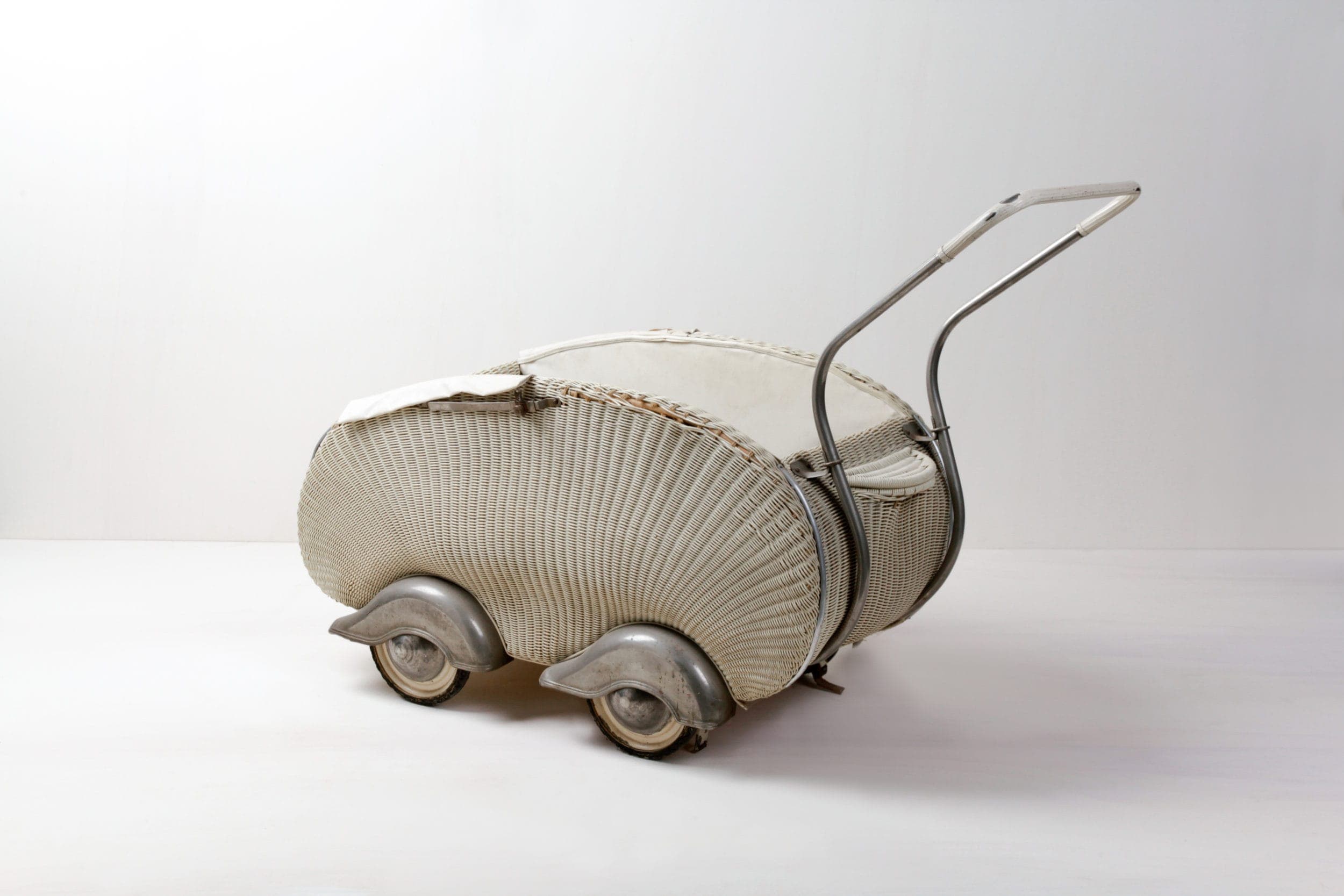 Kinderwagen, Kinderspielzeug, Kinderstühle, mieten, Vintage Dekoration