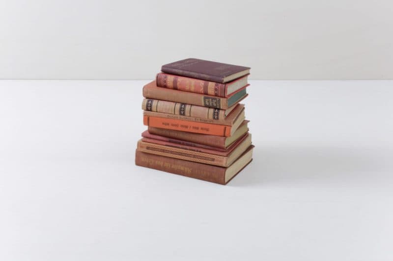 Books Leonora Vintage Red | |