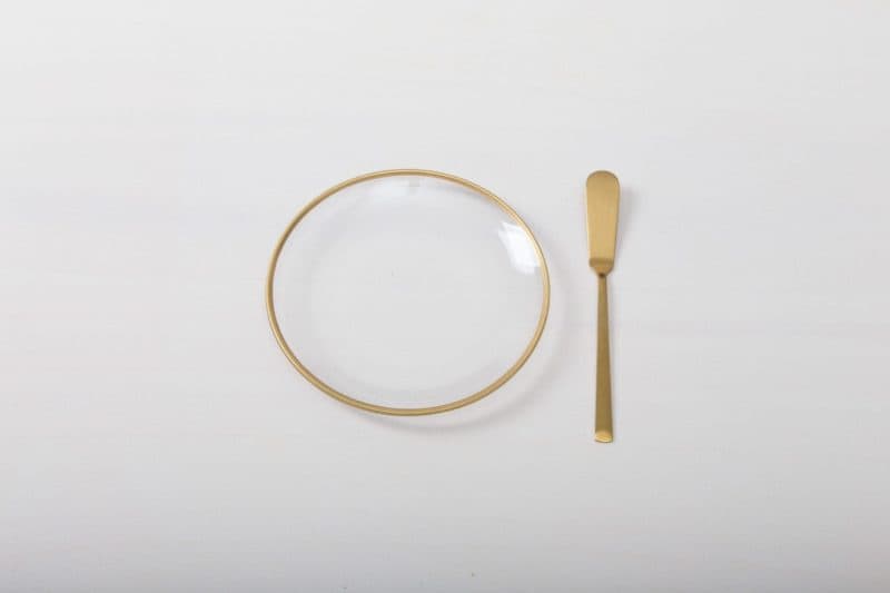 Simple bread plates made of clear glass with gold rim for rent