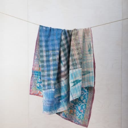 Stylische Decken und Kissen mieten