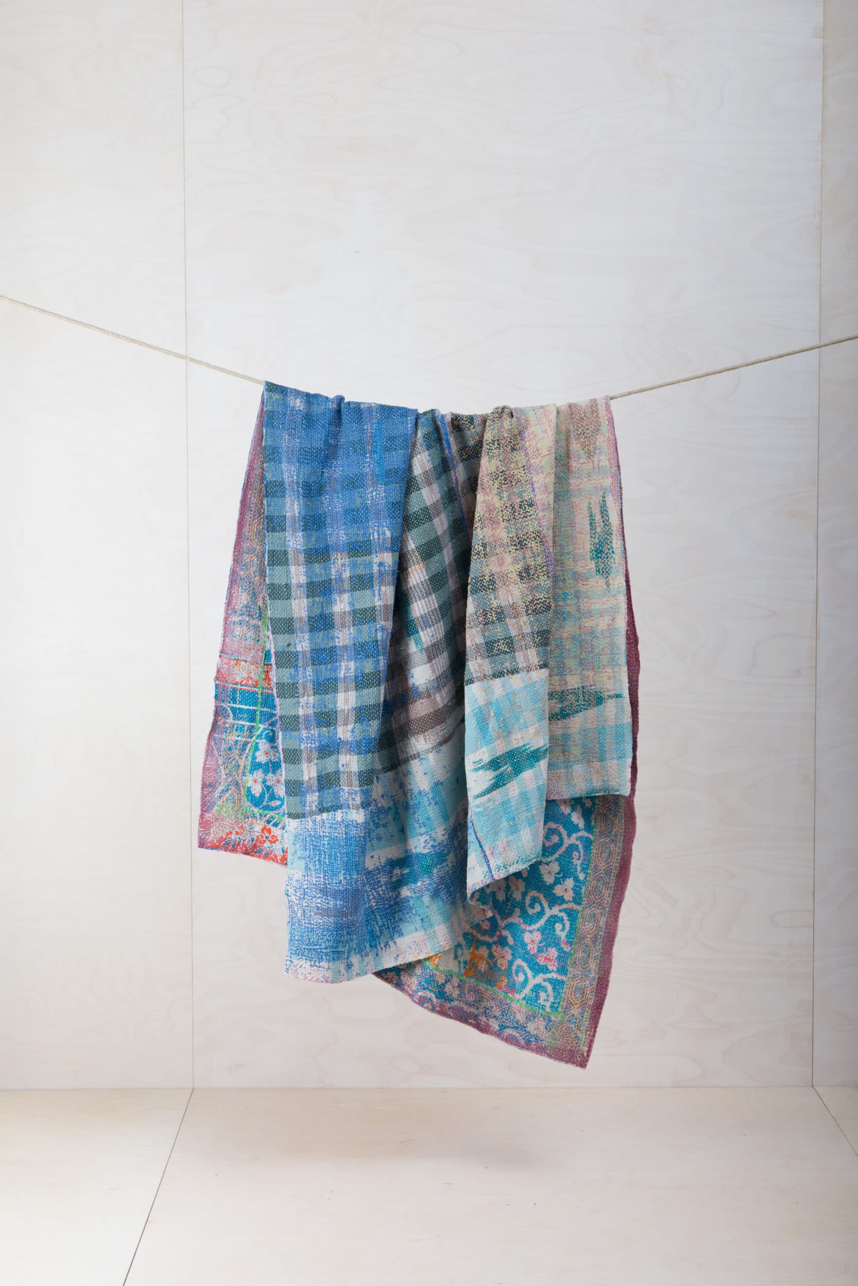 Stylische Decken und Kissen mieten