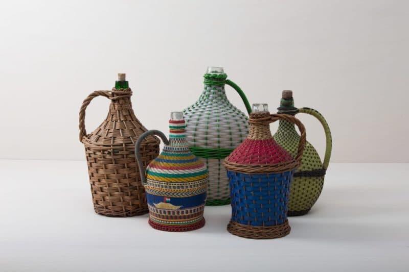  | How many liters of wine might have been brought in this demijohn to rushing parties? That will probably remain a mystery. It is quite clear, however, that demijohn are a wonderful decoration for your celebration today. Whether alone or in groups, the beautiful, bulbous shape makes them a real feast for the eyes. They are ideal as vases for long grasses or exotic single flowers.The demijohn are available in different sizes and shapes. Some are small enough to fit on the table, others are mor... | 