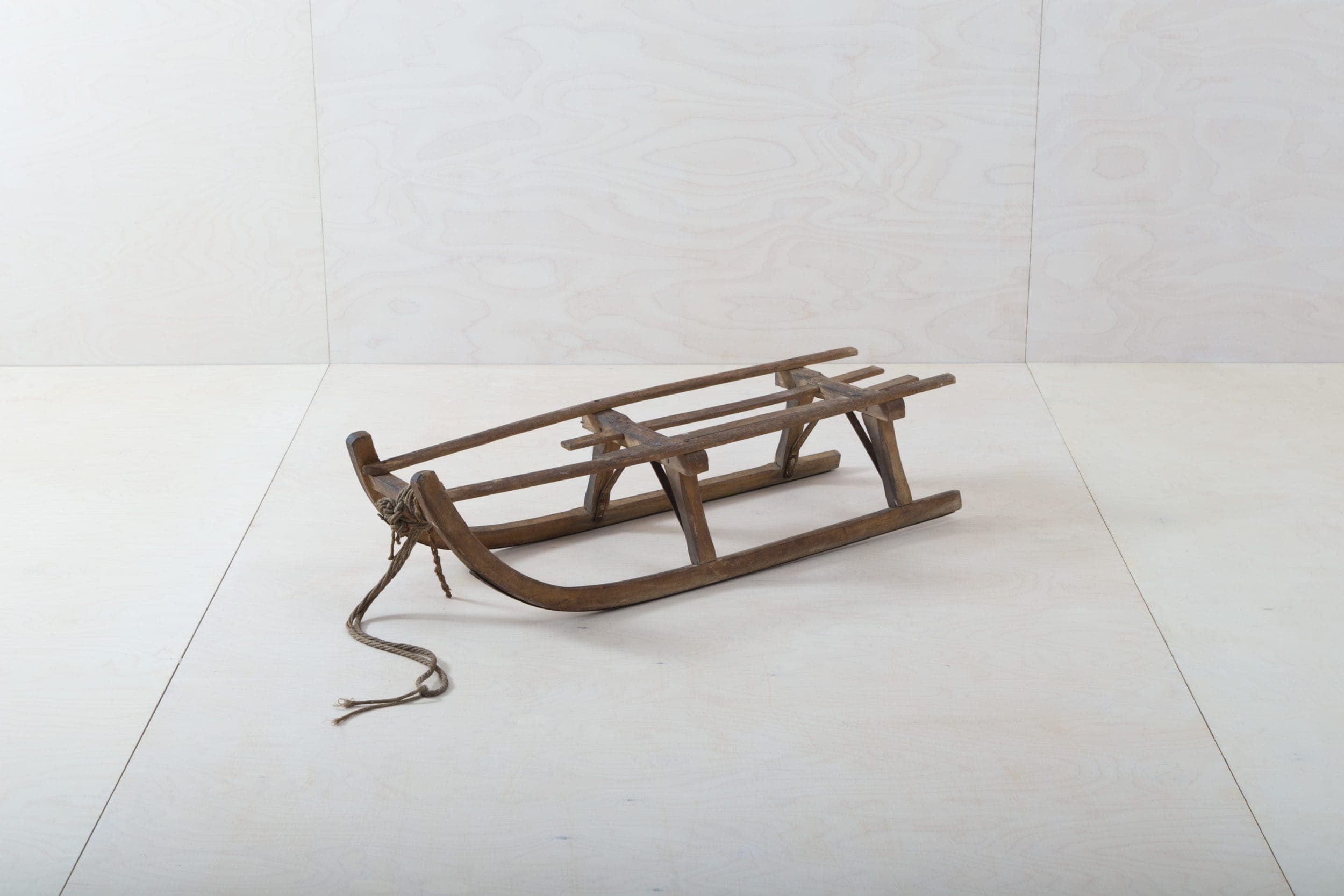 Holzschlitten Suri | |