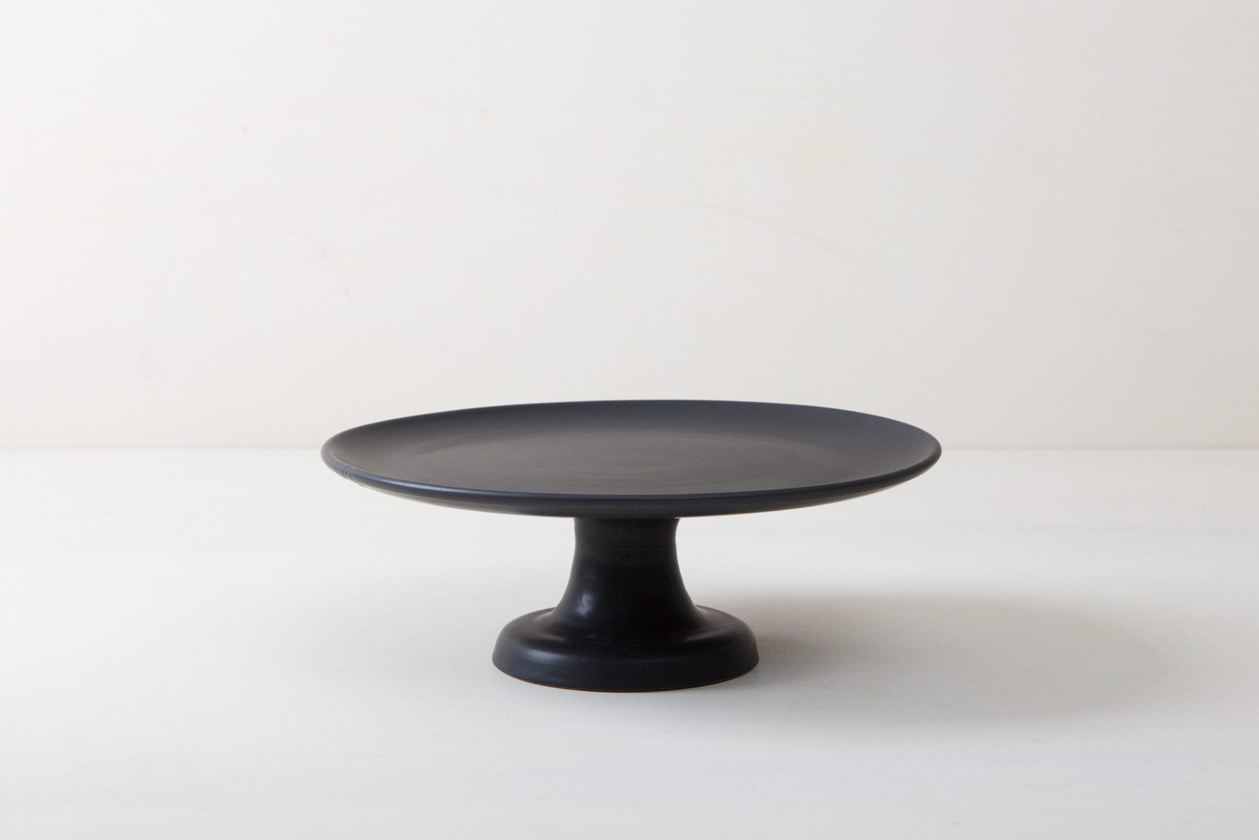 Tableware rental, buffet accessories, catering supplies & black serving plates