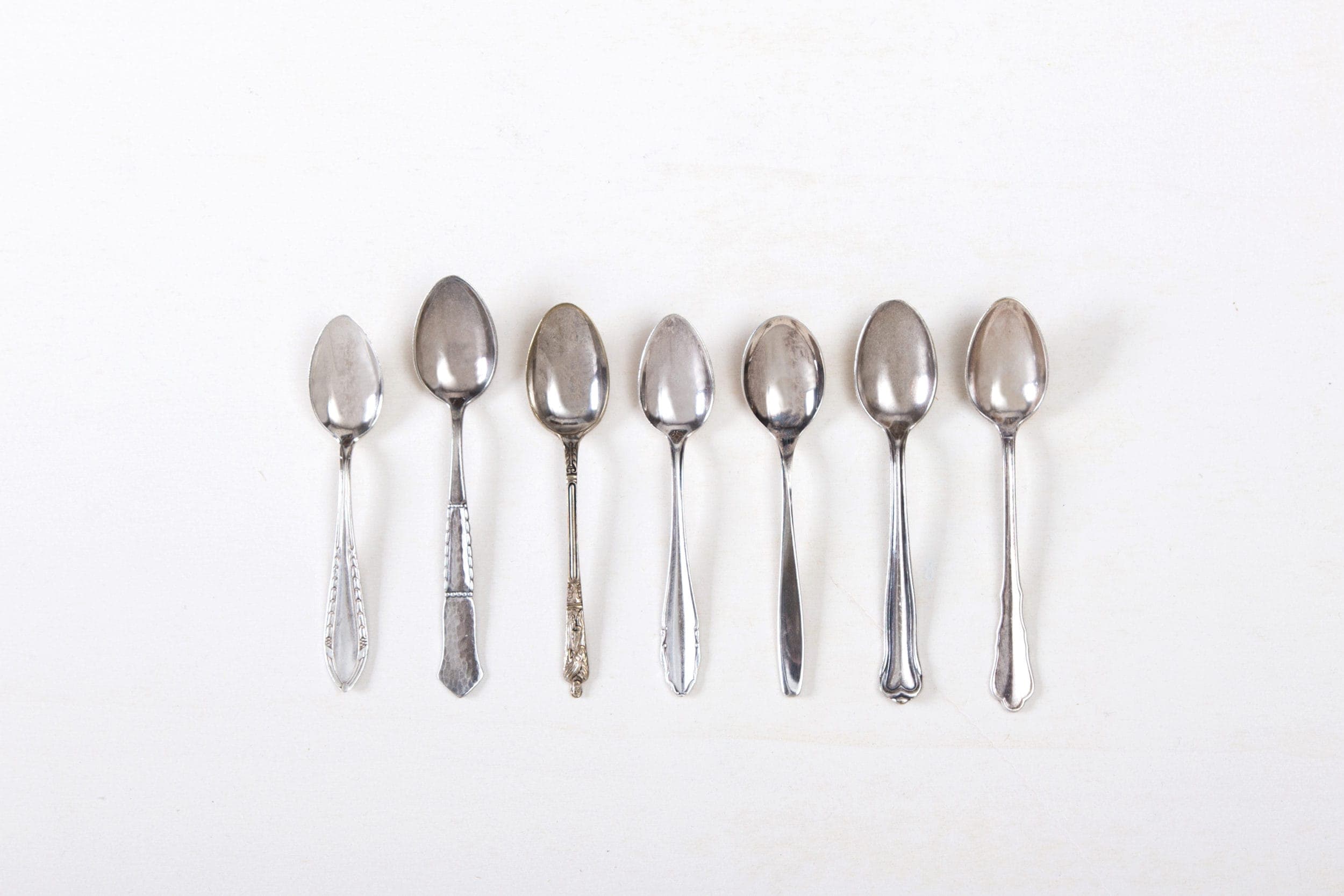 Vintage Espressolöffel, versilbertes Besteck mit schöner Patina, unterschiedliche Muster.