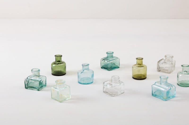  | Glass bottles Tala are rare little vintage glass bottles in different colors and shapes. The glass bottles are particularly suitable for small flower decorations and as a beautiful table decoration. We rent numerous different vases, glasses and bottles that can be beautifully combined with each other. | 