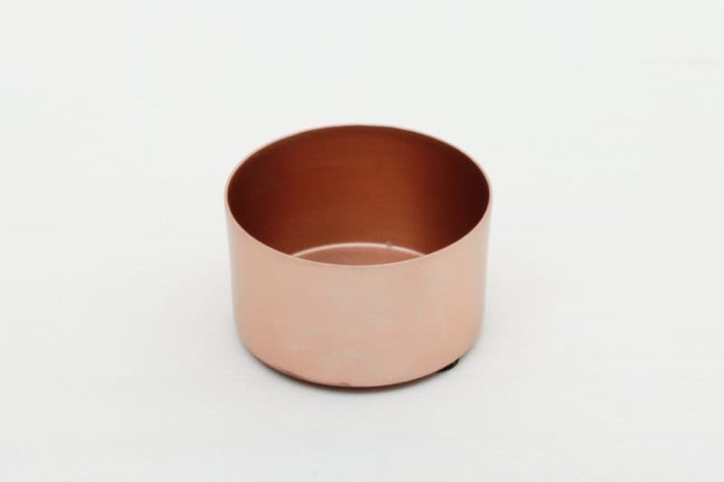  | The tealight holder Elisa has a beautiful copper tone and can be ideally combined with our vases of the same series in different colors and sizes for a modern touch. We rent the tealight holder Elisa without candles. You can order the corresponding tea lights separately from us. | 