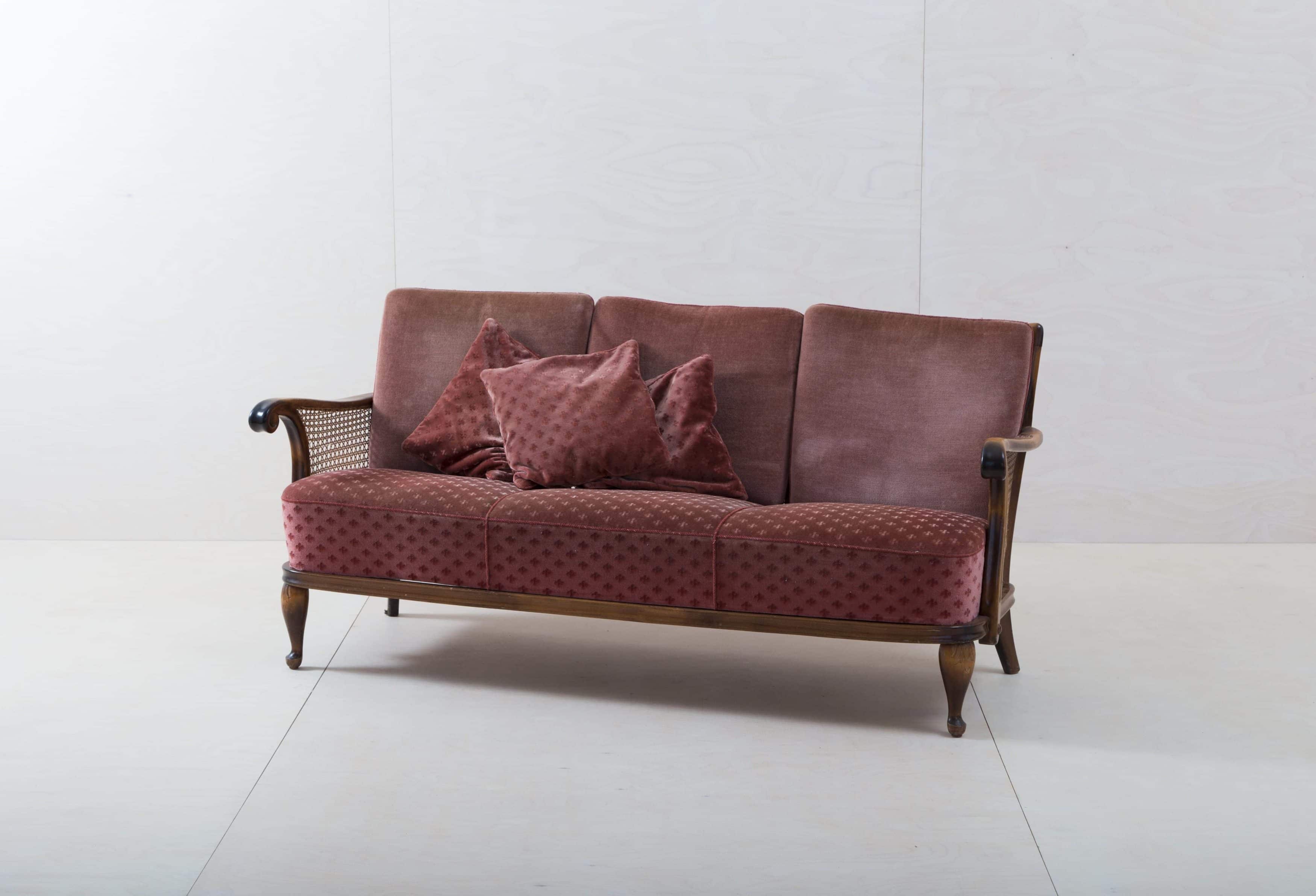 Couch Trigal | |