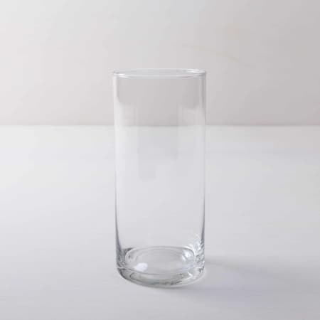Glass vase Bacoya is quite simply and elegant. This simple glass cylinder sets bouquets of flowers well in scene and does not steal the show off the colourful flowers. Whether summer garden party or elegant winter wedding glass vase Bacoya fits to many events and colors. You can rent the glass cylinder, with a diameter of 19 cm and a height of 40 cm, with a candle as well as a lantern for your exterior event. Combined with the different sized cylindrical of the glass vase Bacoya series, you will get a unique table setting for your event. The product image shown differs from the actual product (dimensions), it only serves as an example image for the condition and shape.