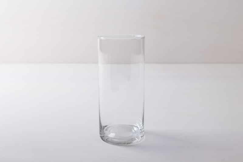 Glass vase Bacoya is quite simply and elegant. This simple glass cylinder sets bouquets of flowers well in scene and does not steal the show off the colourful flowers. Whether summer garden party or elegant winter wedding glass vase Bacoya fits to many events and colors. You can rent the glass cylinder, with a diameter of 19 cm and a height of 40 cm, with a candle as well as a lantern for your exterior event. Combined with the different sized cylindrical of the glass vase Bacoya series, you will get a unique table setting for your event. The product image shown differs from the actual product (dimensions), it only serves as an example image for the condition and shape.