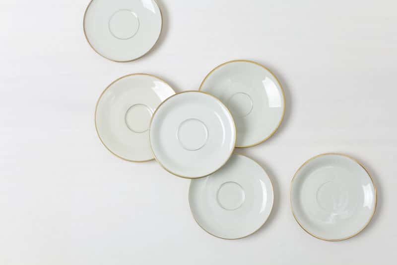 Rental of vintage saucers with gold rim