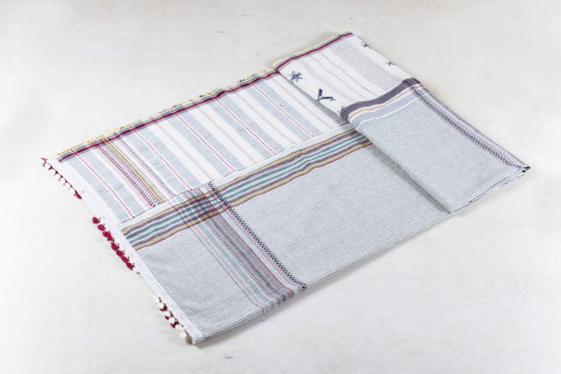 Plaid Orlanda | Plaid Orlanda is a soft, thin blanket made of pure Kala cotton. The cotton blanket keeps you warm, decorates every picnic or serves as a beautiful seat pad at a garden party. If you rent several of our Vintage plaids, you can create a gorgeous look.The Kala plaid Orlanda can be combined with the pillows Natalia, Sandra, Sonia, Ramona and Orlanda. You can rent the whole series from us. | gotvintage Rental & Event Design