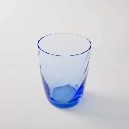 Water Glass Ana Blue 32cl | These stylish water glasses in stained glass are available in blue, purple and amber. So the colors can be wonderfully combined with your table and flower decorations. We also offer mismatching wine glasses from our series Patricia or the Acadia Smoke wine glasses with gold rim.The glasses are handmade and can differ in their colour intensity. | gotvintage Rental & Event Design