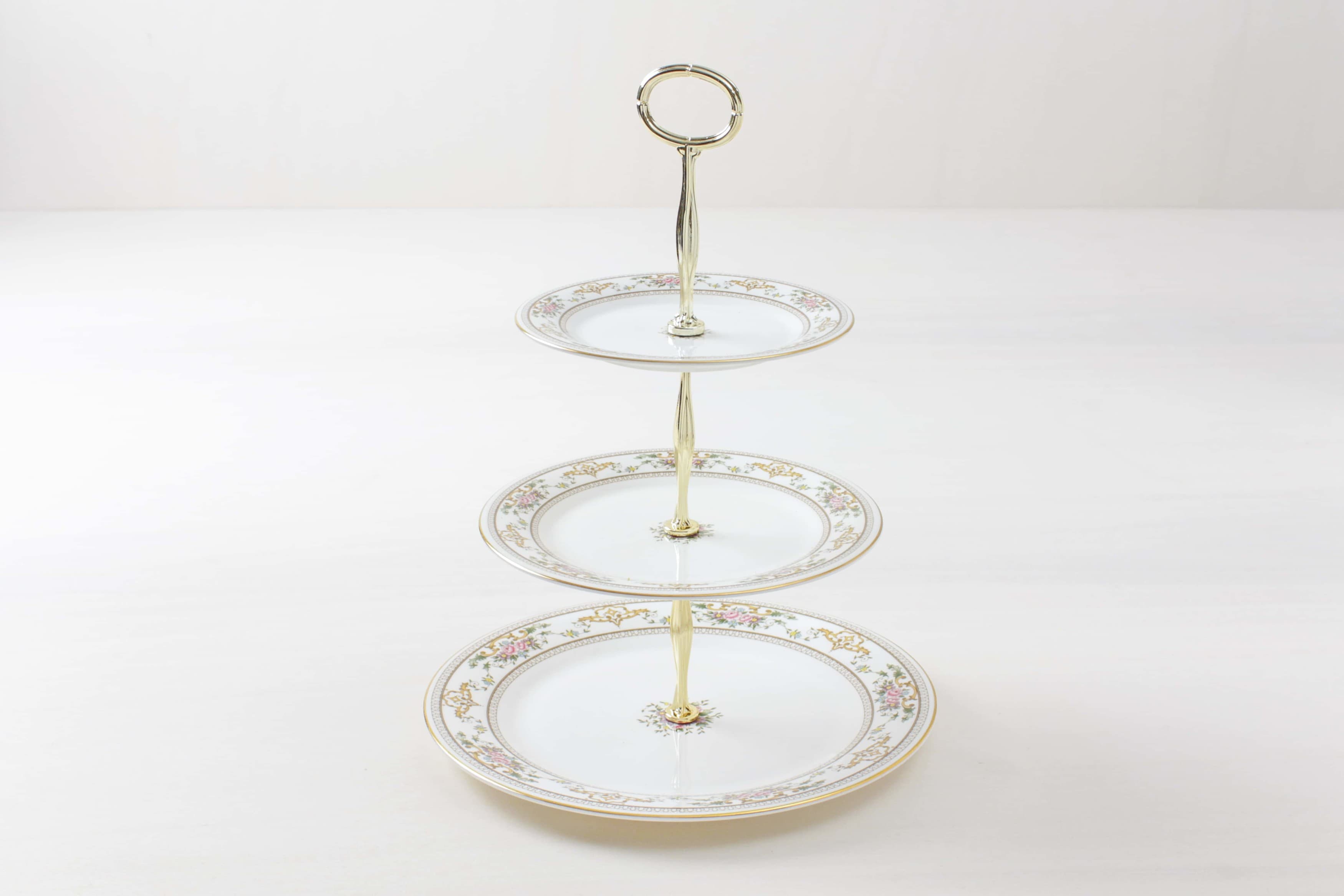 Rent vintage cake stands, wedding decoration, product placement