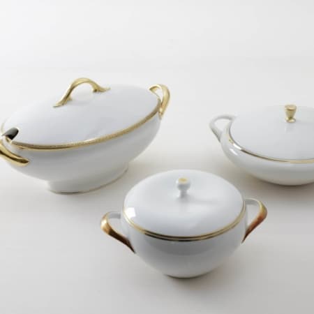 Vintage gold rimmed tableware, tableware rental Berlin