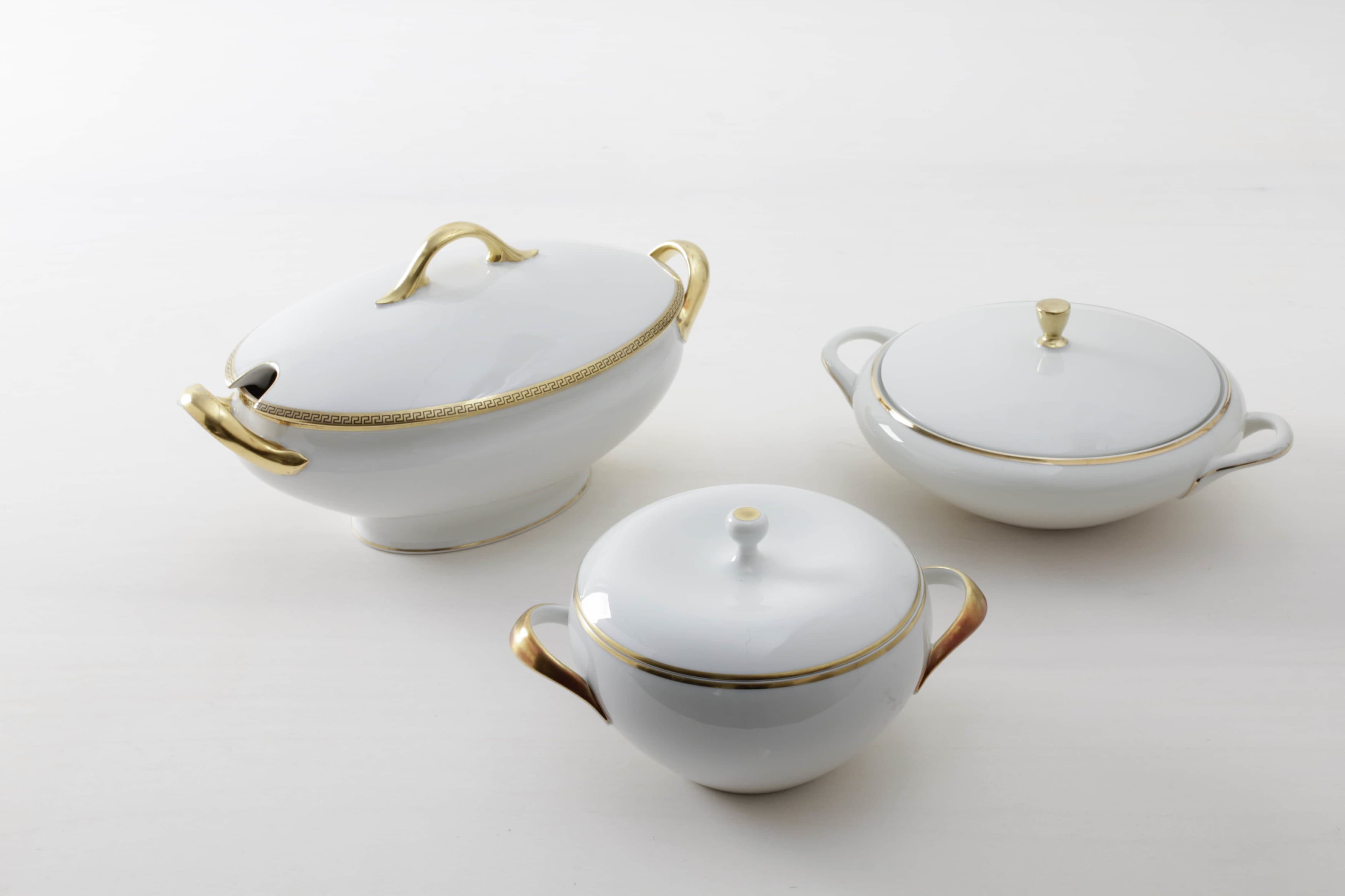 Vintage gold rimmed tableware, tableware rental Berlin