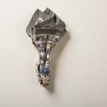 Stoffservietten mit Blumenmustern mieten