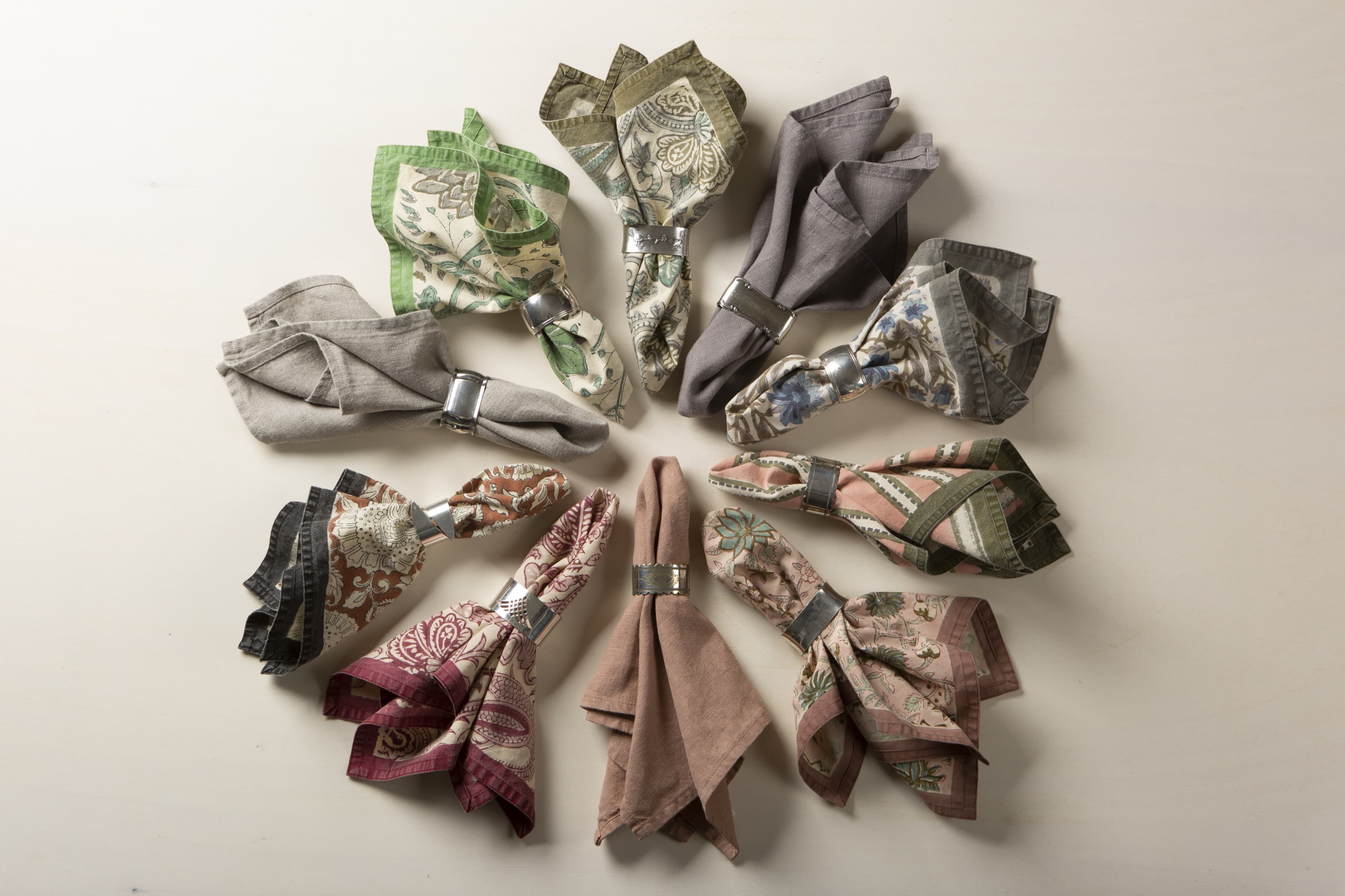 Stoffservietten mit Blumenmustern mieten