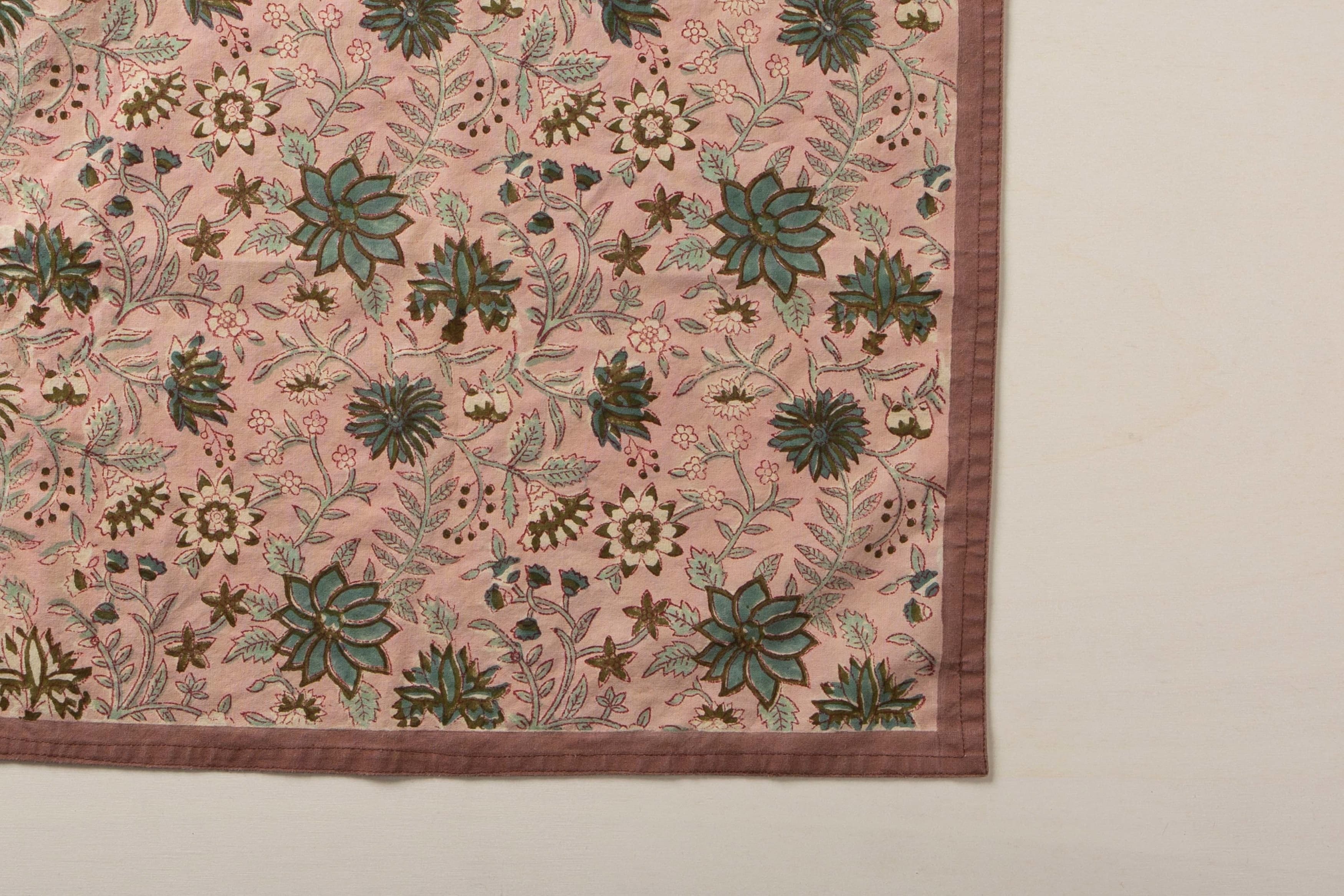 Stoffservietten Blumenmustern mieten