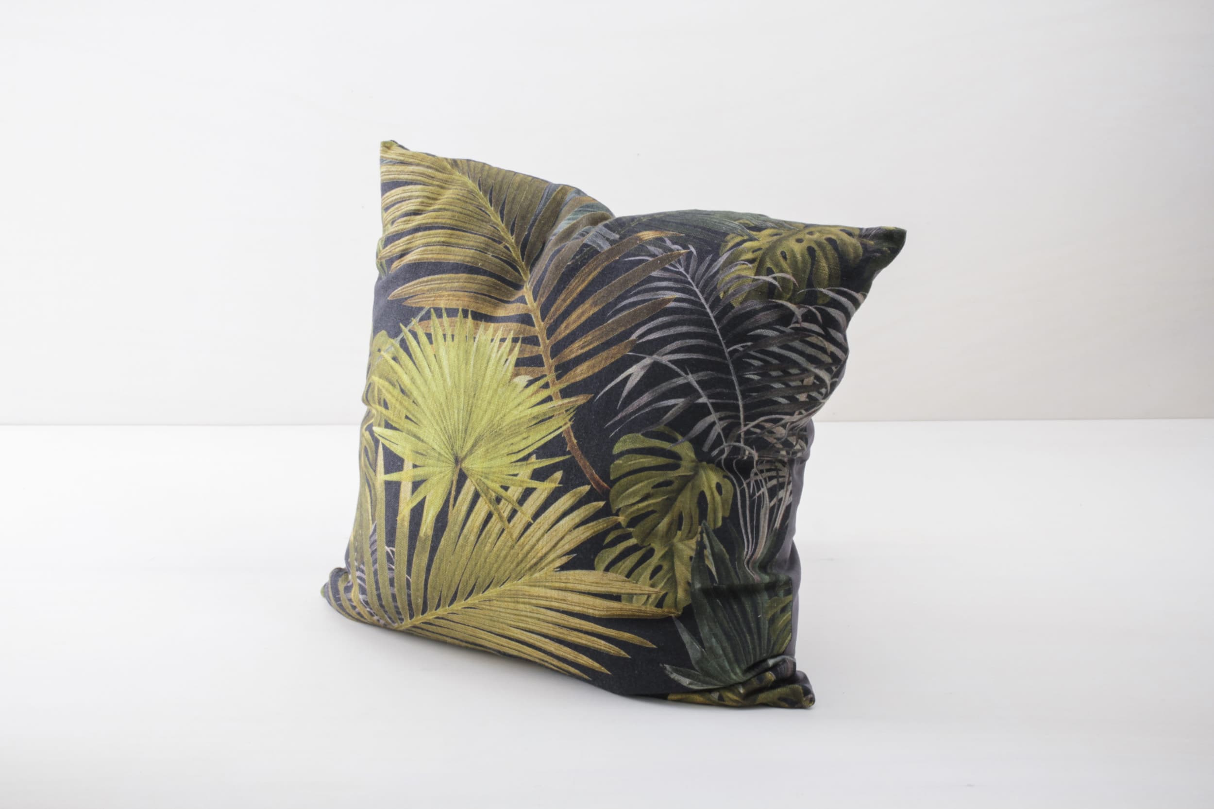 Kissen, Kupferton, Goldton und Grünton, mieten