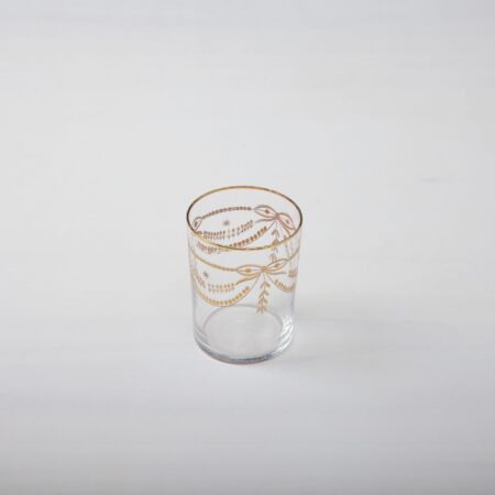 Dieses Teelicht mit Goldverzierung verleiht jeder festlichen Tafel etwas absolut Edles.