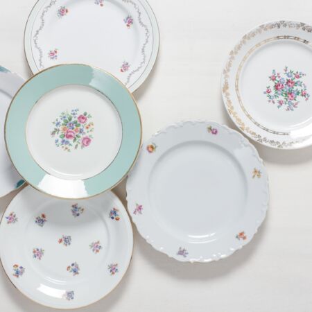 Vermietung, Geschirr, Blumenmustern, Goldränder