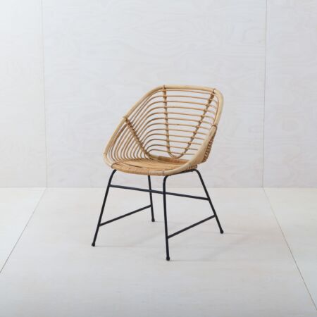 Möbelverleih, Vermietung von Korbstuhl, Holzstühlen, Vintage Modern