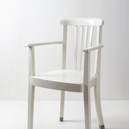 Armchair Josefa | Armchair Josefa with a beautiful patina and high backrest comes with an interesting design. This chair flatteringly combines the styles of Vintage and Bauhaus and is based on the model of the Viennese avant-garde. Browse a little further. We rent other chairs with a similar design. | gotvintage Rental & Event Design