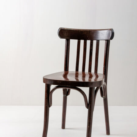 Bentwood Chair Lucas | Lucas is a comfortable bentwood chair. He is made of beautifully preserved wood and has a noble shine. A wooden chair that can be used in many ways. | gotvintage Rental & Event Design