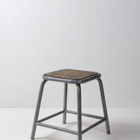 Idustrie Metallhocker, Mietmöbel, Berlin, Hamburg, Köln, Industrial Mullca Hocker Frankreich