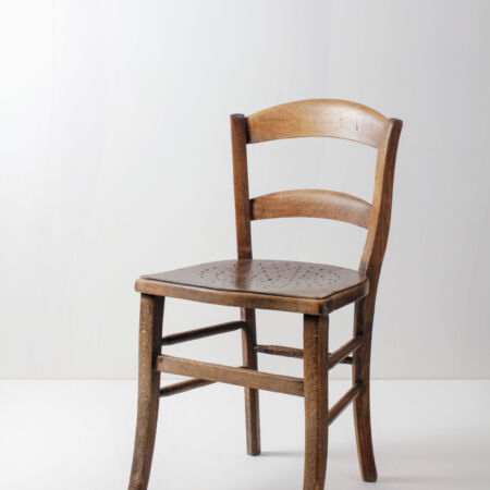Tavern Chair Javier | Javier is a nice little tavern chair. This wooden chair gives a beautiful picture and has a nice patina. You can also rent this original pub chair in a double pack from us. | gotvintage Rental & Event Design