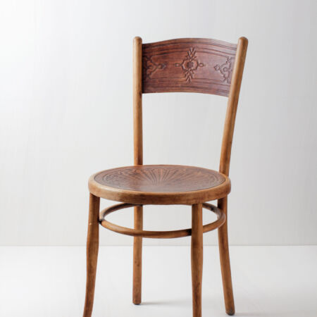 Thonet Chair Miguel | Miguel is a well-preserved, very special Thonet chair with a great pattern and beautiful coloring. As an eye-catcher at every event, we recommend renting the Miguel wooden chair especially for a wedding ceremony or for a special event. | gotvintage Rental & Event Design