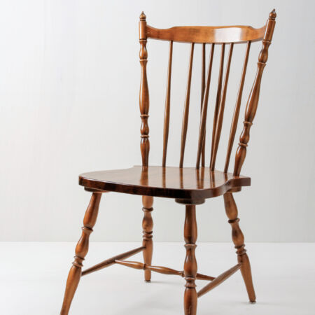 Windsor Chair Samuel | A real English chair in the typical Windsor design. Samuel has a nice finish and is particularly suitable for the wedding ceremony. In combination with other chairs or benches, the result is a fantastic picture that will be remembered. | gotvintage Rental & Event Design